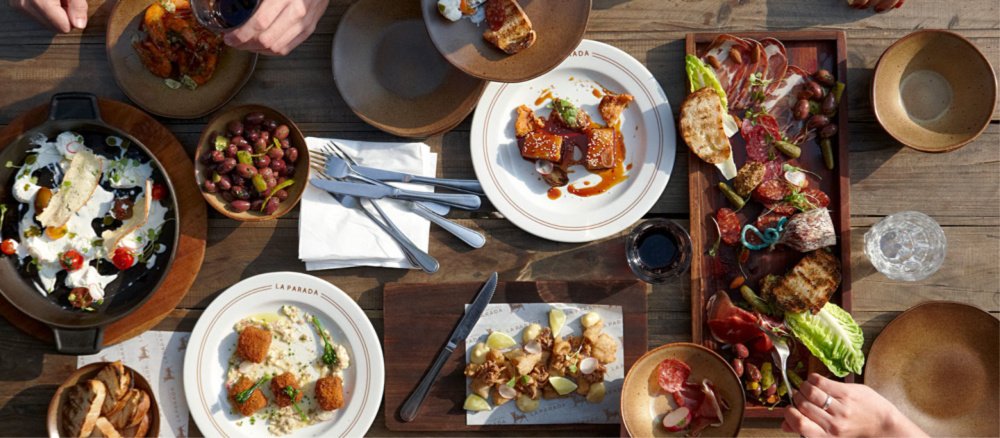 winerist_'s tweet photo. You've picked the place and decided on the tours so why leave the dining to chance? Let @jtyholmes help you out as he takes you through his top food and wine spots in #CapeTown https://t.co/ChOVm16Li0 #South Africa @wosa_USA @VisitSA_UK @WOSA_UK https://t.co/Lfpjf4mYG9