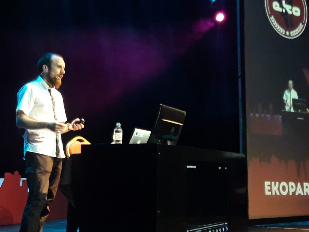 ekoparty's tweet photo. Practical Web Cache Poisoning: Redefining "Unexploitable", con James Kettle en #eko14, que nos mostrará cómo comprometer websites usando características de web esotéricas, para transformar sus caches en vectores de exploits @albinowax https://t.co/SRKW0Igud0