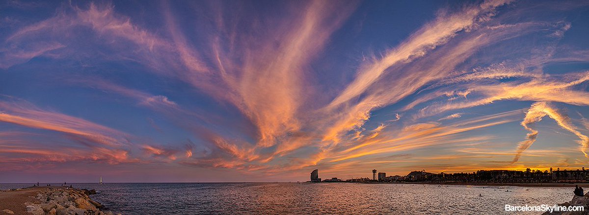 BcnSkyline's tweet image. Posta de sol d'avui a #Barcelona @btveltemps @AEMET_Cat @SoniaPapell @StormchaserUKEU @AlfredRPico @Monica_Usart @eltempsTV3 @meteocat @ereyv