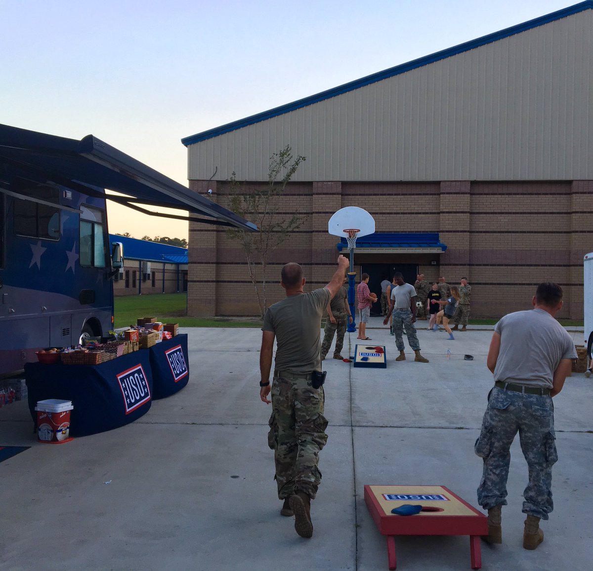 MobileUSO's tweet photo. #HurricaneFlorence relief efforts continue in the Carolinas. We’re happy to be providing these service members some downtime and relaxation.

We’ll wrap up our support in Georgetown over the next couple of days - we’re proud to continue being the force behind the forces! https://t.co/WU6Ynnwz1y