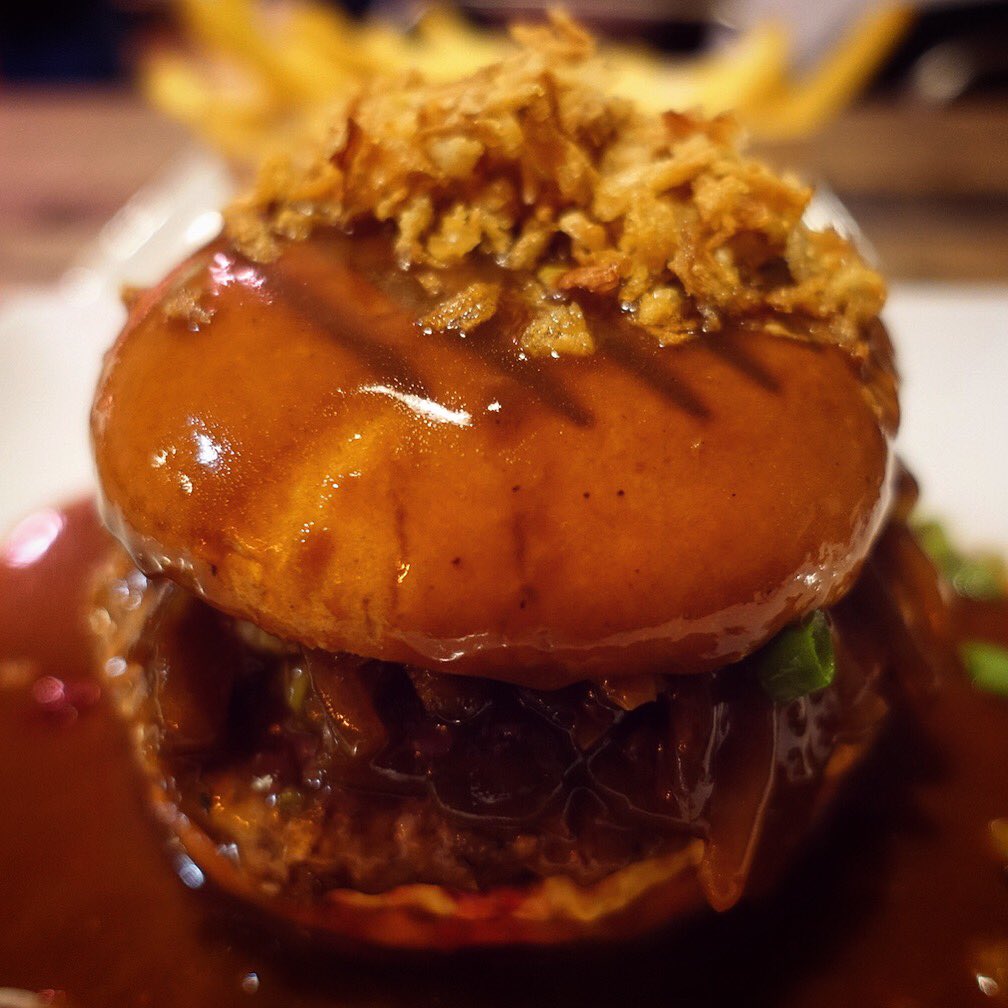 LazylaiL's tweet photo. Throwback Thursday Time and I’m reminiscing about damn fine burgers I’ve scoffed in 2018... but not long now till it’s #londonburgerbattle 🍔 I am burger-ready! #totastemaker #tbt #burgerfaceon https://t.co/bbeb6mwEqI https://t.co/2LOFWBmeaj