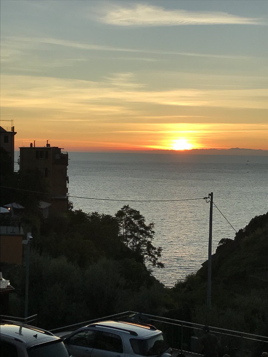 LeylaSanyer's tweet photo. Corniglia sunset. #gettingoutofDodge https://t.co/sIaV3DTCcD