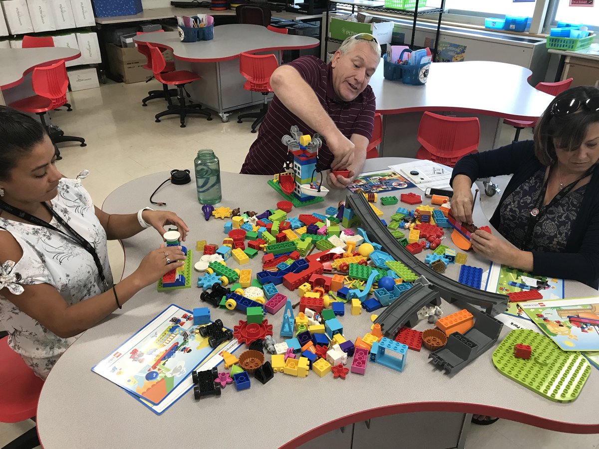 MBishopCHES's tweet photo. Dedicated PreK &amp; K teachers staying after school to get trained on their new #LEGO STEAM Park kits! #CHESwearethebest @JasmineBoncore https://t.co/PpxEvxLZDn