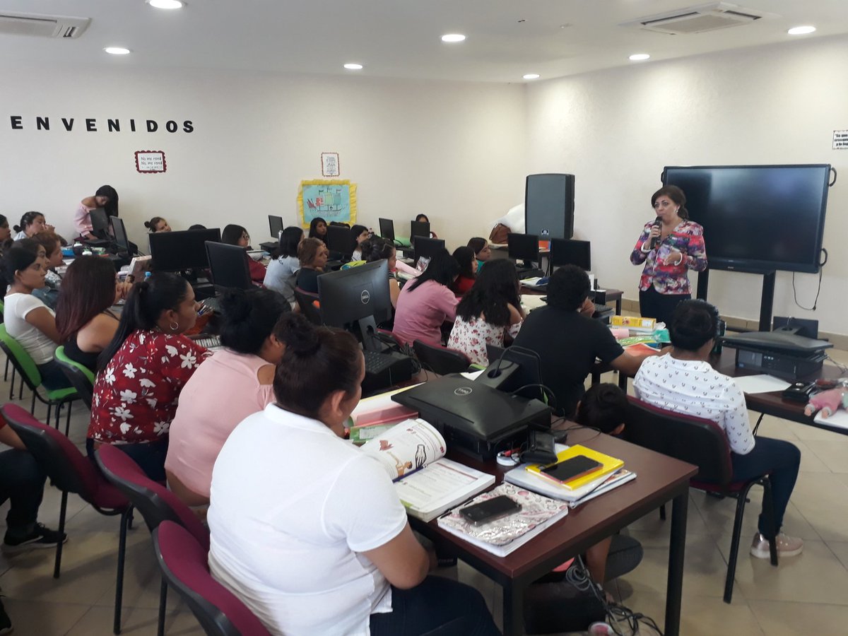 DavilaCoahuila's tweet photo. Con "Un Regalo de Lectura" iniciamos la Reunión Regional de Tutoría en San Pedro Coahuila. Las y los Líderes de Educación Comunitaria de @CONAFE_mx  se preparan para su actividad docente en las Comunidades más apartadas.@ETorresRivera1 @conafecoah https://t.co/COZDrup4v0