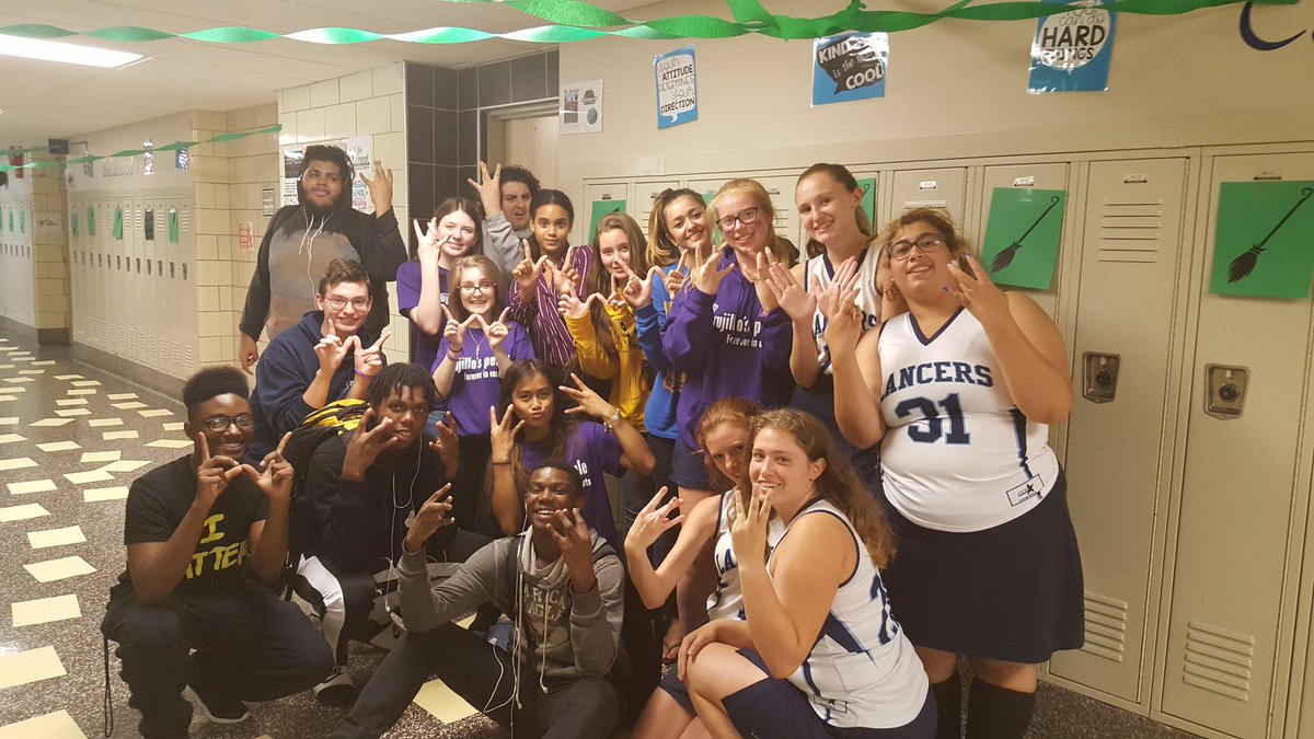 Lancer_Crew's tweet photo. Vote for our senior hall tomorrow! #WforWicked #HomecomingSeniors #WeAreEI #Eastridge #HallDecorating #Wicked https://t.co/ILcBOW7KWy