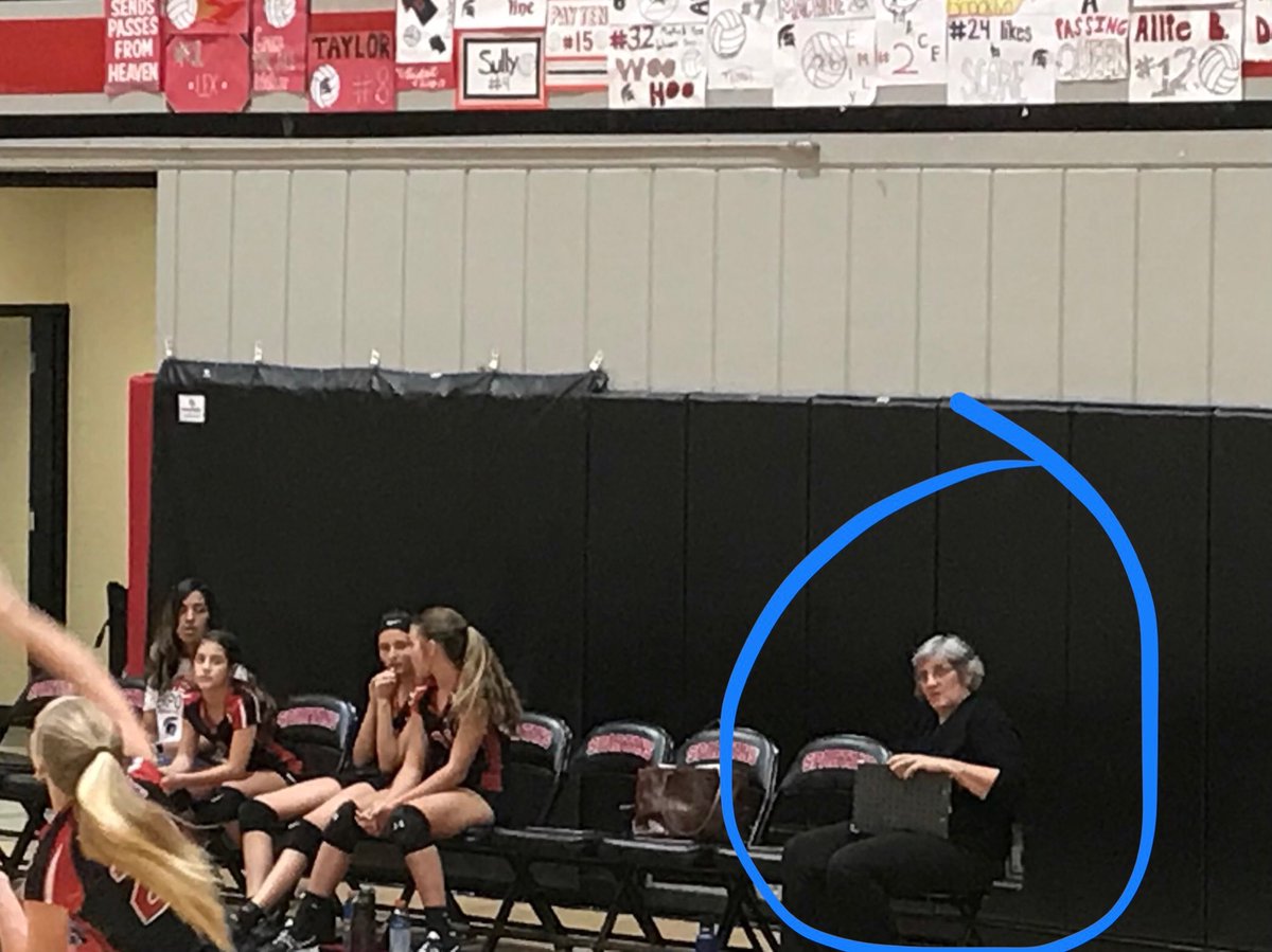 ⁦<a href="/EMSJrSpartans/">Emporia MS</a>⁩ ⁦@EMSJrStuco⁩ A teacher coaching her last home game of her career.  She retiring and she’s given her life to kids and our profession.  #Hero #emporiaproud