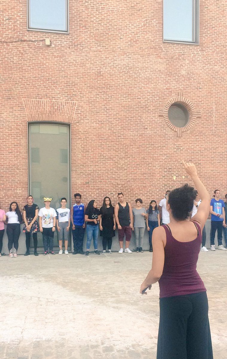 CrossBorderProj's tweet photo. #GeneracionGlobal sigue esta semana en @CondeDuqueMAD Recorridos, espacios, documento, coreos, poesia, y muchos adolescentes!! #tomacondeduque @CEARefugio https://t.co/tDmhl9FDhI