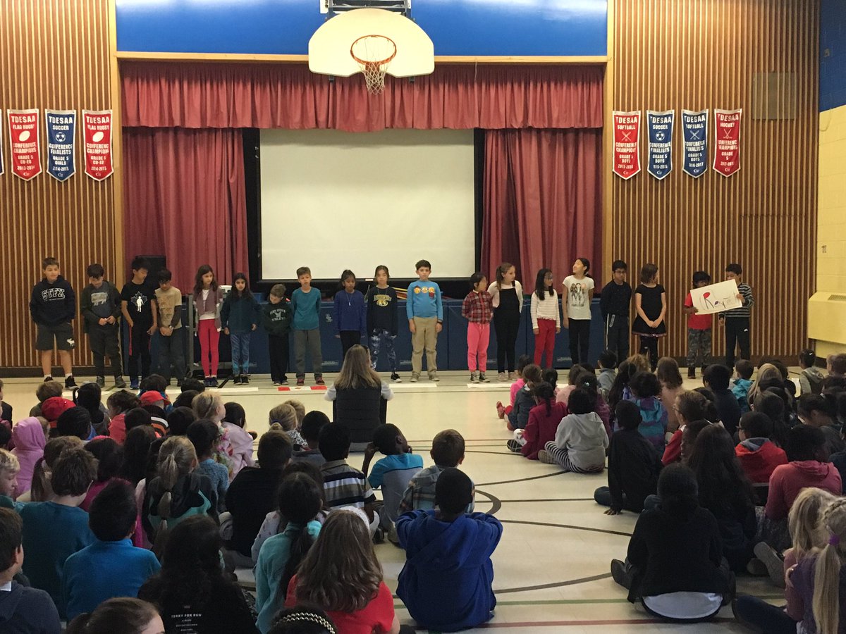 lisareid1975's tweet photo. An amazing walk today in memory of the Canadian hero Terry Fox.  Raising money to battle cancer.  So proud to be a part of this amazing school.  #TerryFox #terryranforme @ChrisLanis https://t.co/BXQTqdwVmz
