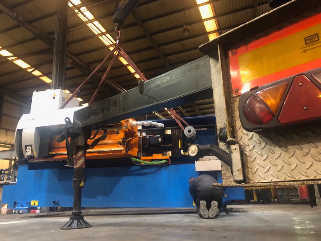 MacTransServs's tweet image. Another professional laser installation.#machineinstallation #factorymove #laser #cranelift