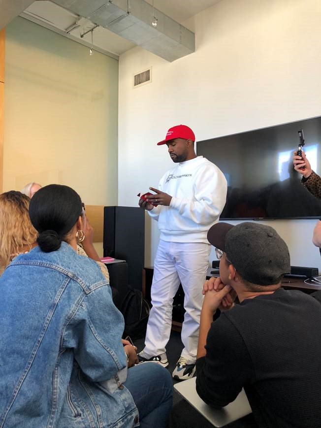 ianbremmer's tweet photo. Centrism is wearing a Kaepernick sweater with a MAGA hat. 

Ht @andycohn https://t.co/1LfJjPAyys