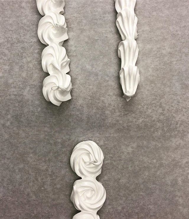 iceculinary's tweet photo. #Repost @joys_kitchen_nyc: “Doodling with swiss meringue buttercream ☁️☁️☁️” #ICEculinary #culinaryvoice #pastryarts #pastrystudent https://t.co/JEwjGJOJQU https://t.co/TTUHY3YPl4