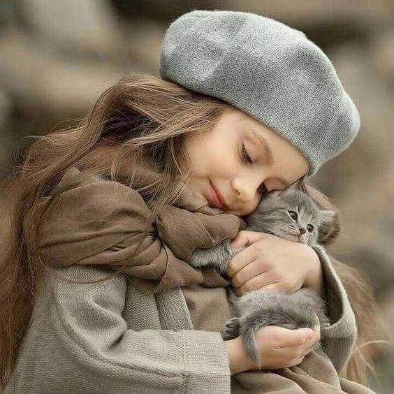 RanaFarah17's tweet image. #همـسـۂ_خذهـا_من_قلبي_لقلبڪ_اللطيف

لا تُطِل الوقُوفَ بِبابهم؛

لن يفهموك كما تحب 
لن يَجبُروك كما تريد
لن يسنِدوك كما يجب
 
اللهُ أقرَب.. اللهُ أرْحَم.. اللهُ ألْطَف