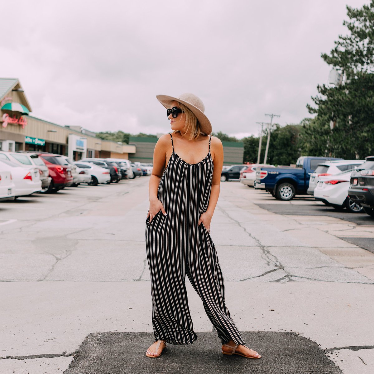 shop4sisters's tweet photo. Our #ootd 💥 #xoxofoursisters https://t.co/QEZe5LW30E