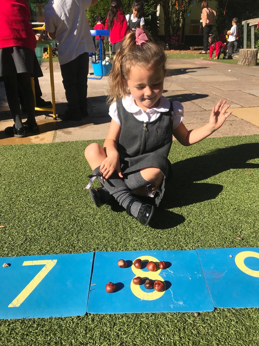 HIAMissGaskell's tweet photo. F2EG had a number fun day, recognising numbers, ordering numbers, counting objects and matching quantities to numerals 1οΈβ£2οΈβ£3οΈβ£ #mathseyfs https://t.co/uNxof0DvIs