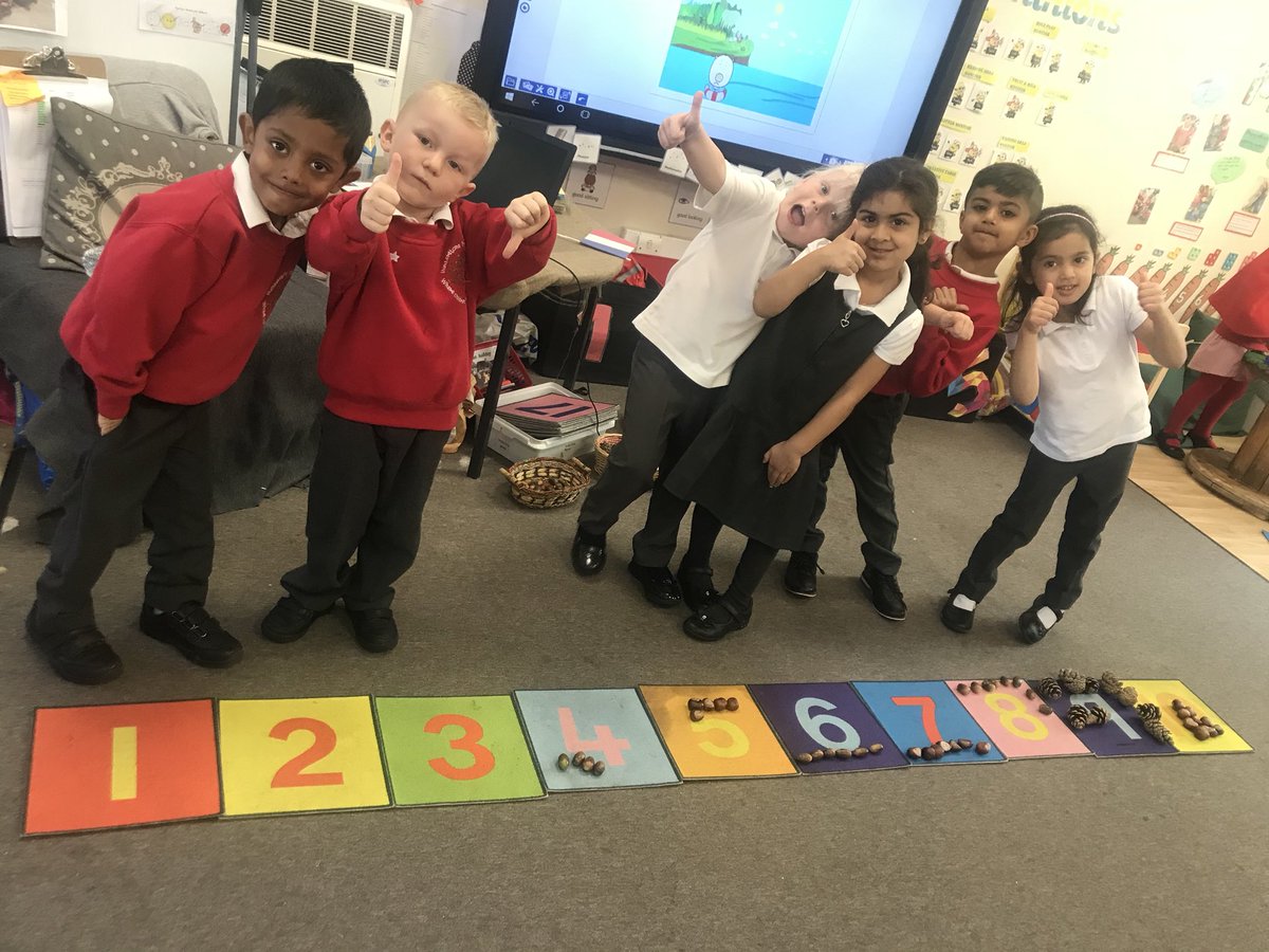 HIAMissGaskell's tweet photo. F2EG had a number fun day, recognising numbers, ordering numbers, counting objects and matching quantities to numerals 1οΈβ£2οΈβ£3οΈβ£ #mathseyfs https://t.co/uNxof0DvIs