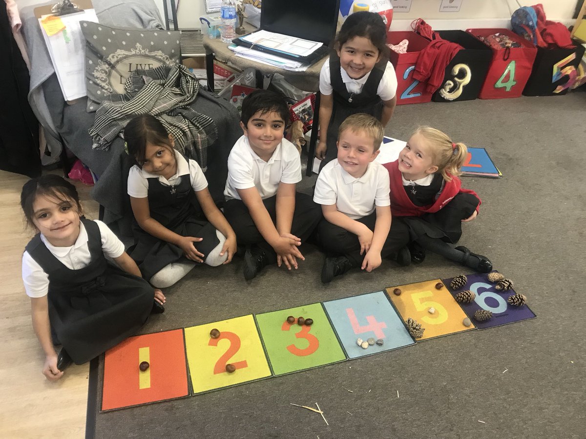 HIAMissGaskell's tweet photo. F2EG had a number fun day, recognising numbers, ordering numbers, counting objects and matching quantities to numerals 1οΈβ£2οΈβ£3οΈβ£ #mathseyfs https://t.co/uNxof0DvIs