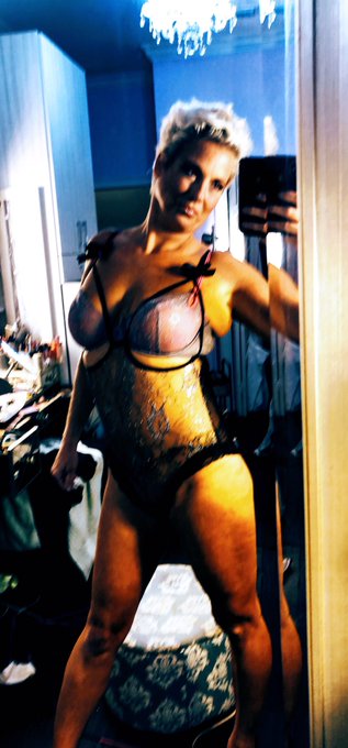 Is there anything wrong with wanting to lay in bed all day and play with myself?? #hornyasf #fuckmeplease<a href="/tag/unicorn"class="tags"><span>#unicorn</span></a><a href="/tag/gangbang"class="tags"><span>#gangbang</span></a><a href="/tag/threesome"class="tags"><span>#threesome</span></a><a href="/tag/playingwithmyself"class="tags"><span>#playingwithmyself</span></a>
