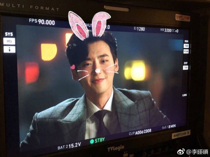 LJSTurkey's tweet photo. [27.09.2018] Lee Jong Suk Weibo Güncellemesi 

 🐰❤️ https://t.co/J17YzLItEC