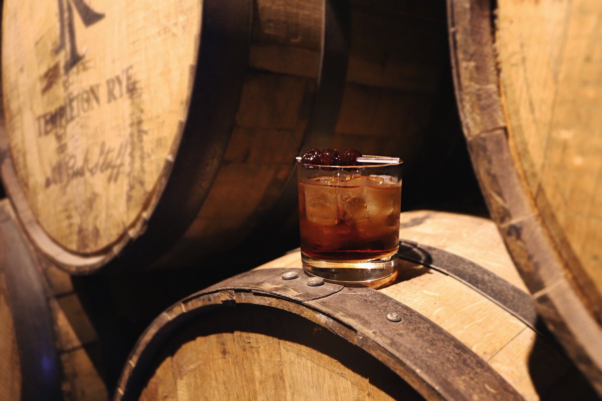 2twenty2_tavern's tweet photo. Start your Thursday #HappyHour with a @TempletonRye 6yr Manhattan on draft! 

#2Twenty2 #Chicago #Whiskey 

🥃 https://t.co/RtFnQpj6eR
