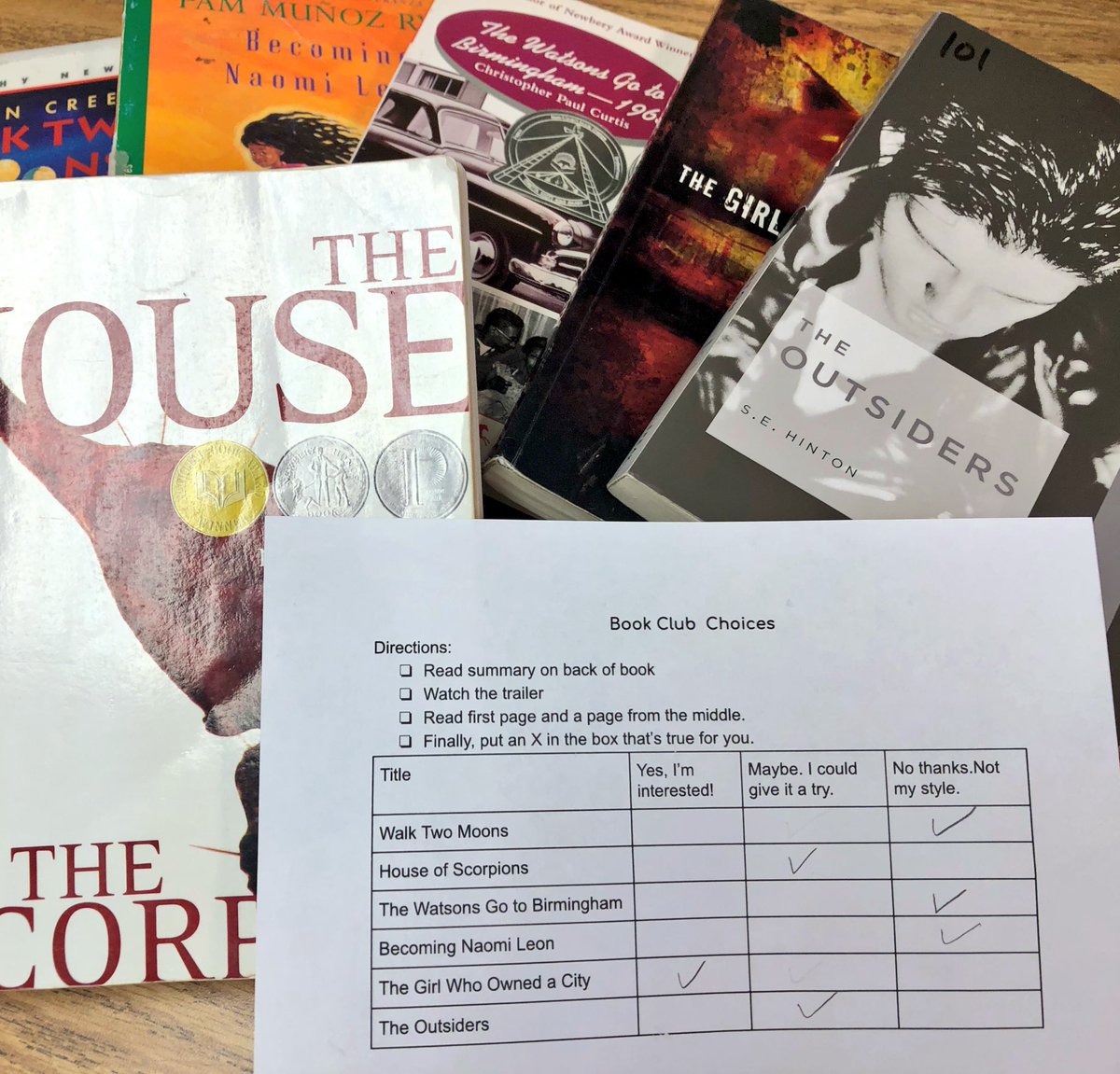 LondonMS_7A's tweet photo. Team Grit readers are getting ready for their first book club. Each student spent time previewing the choices to find a “just right” book. #WeAreLondon #TeamGRIT @LondonMS_7B https://t.co/DUjSnNiDSy