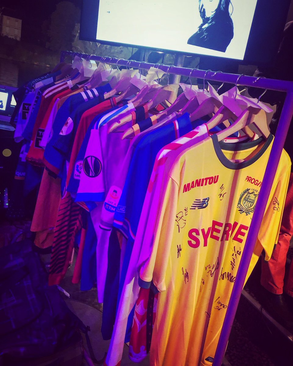 FabLeveque's tweet photo. 💫@MarleneDMaria 20 450€ récoltés ce soir pour lutter contre le cancer du pancréas ! Ensemble, on est plus fort
🙏🏻Merci @Thierry_Omeyer @neymarjr @dimpayet17 @FALCAO @NabilFekir @rudygobert27 @BastaOfficiel @CorentinTolisso @ELS_9_FRANCE @DanCarter @MATUIDIBlaise @CleoDarleux https://t.co/d4htetTHhY