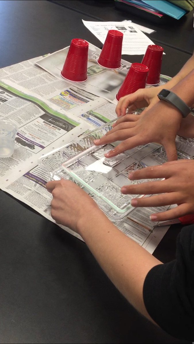 KNguyenScience's tweet photo. Whatโs the best part about this picture?
Answer: the amount of hands working together to make a โcell membraneโ #GroupWork #LabGroups #Cells #MiddleSchoolScience #RMStweets @RMS_Pride https://t.co/q2t7KbT3C6