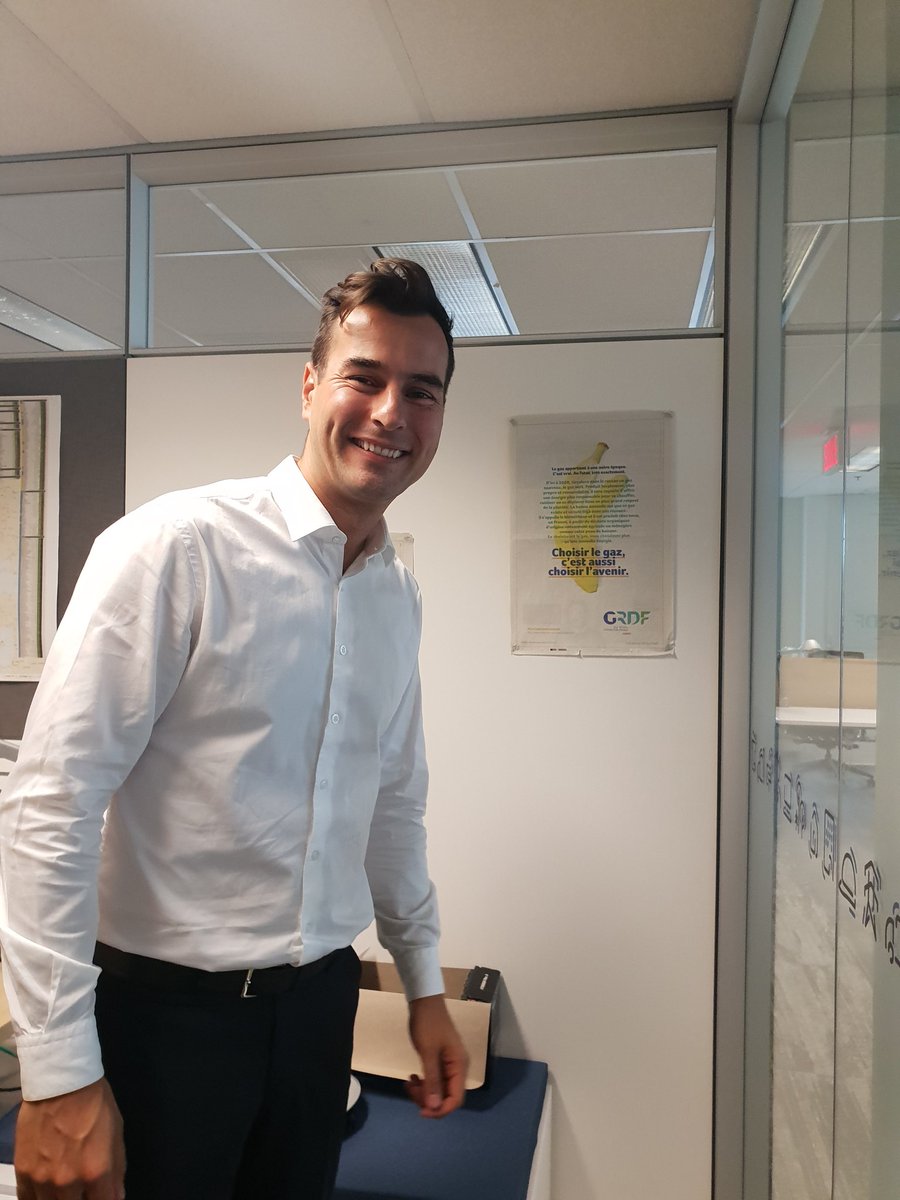 davoust_b's tweet photo. Matthieu Johnson, responsable de l'équipe renouvelable chez Energir a affiché dans son bureau notre dernière campagne de pub ! Même objectif de promotion du #biométhane.
#LearnexGRDF @pauline_vitte @GRDF https://t.co/RVuPGM1yfH