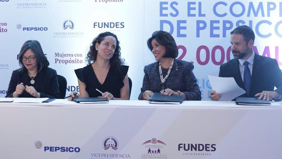 PepsiCo's tweet photo. Our successful “Women with Purpose” program is expanding to the Dominican Republic! The program is designed to create more opportunity for women in Latin America through a partnership with @FundesDice. More: https://t.co/EqLhG0717M https://t.co/Fprkph8fJ5