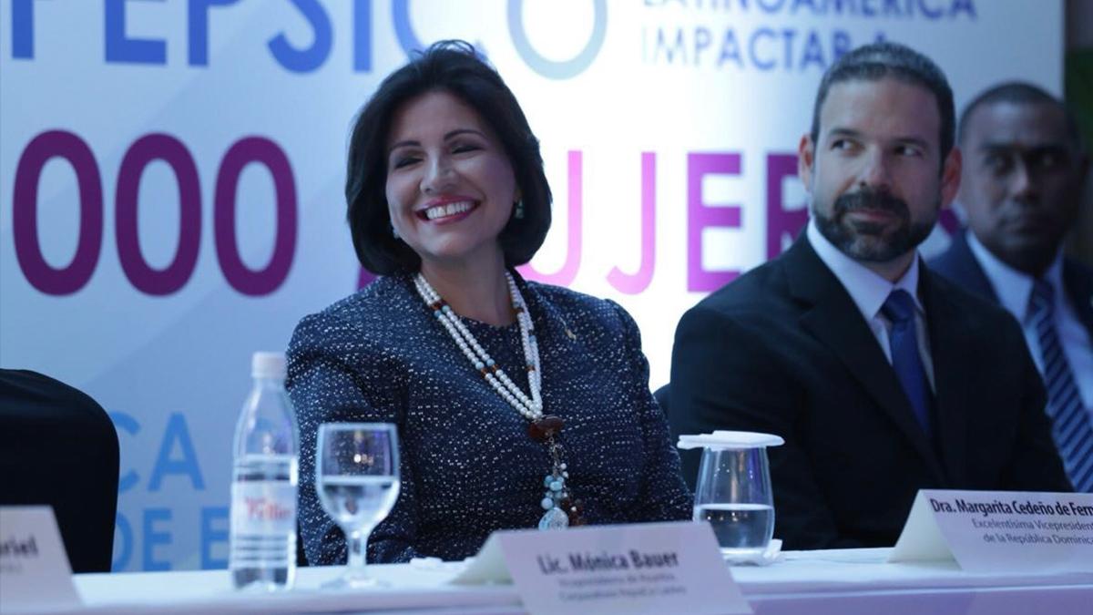 PepsiCo's tweet photo. Our successful “Women with Purpose” program is expanding to the Dominican Republic! The program is designed to create more opportunity for women in Latin America through a partnership with @FundesDice. More: https://t.co/EqLhG0717M https://t.co/Fprkph8fJ5