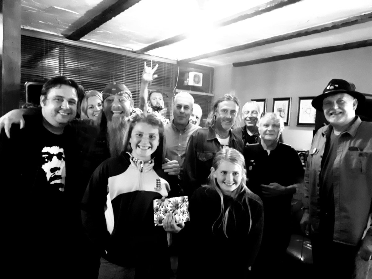 Charity night for <a href="/MindCharity/">Mind</a>  #travellingbuskers  <a href="/tinnybennett/">Tinny Bennett</a> @GarySpalding12 <a href="/Acoustic_Magic/">Acoustic Magic</a>