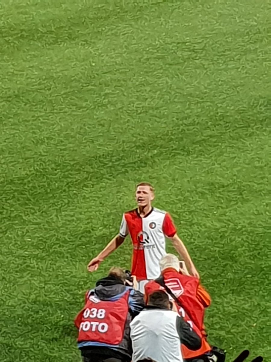 FeyenoordVakT's tweet photo. Held #gemFEY @The_real_Gio @Feyenoord @Nataliebun @FEYEXCMILLLLL https://t.co/nPfxQIwrod