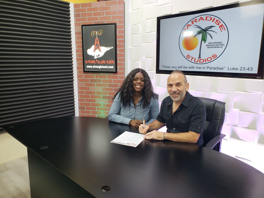 KeepFitByKeisha's tweet photo. IT'S OFFICIAL!
signed my name on the line &amp; now the host of Shape Up Monday mornings 6am live. "Please help me congratulate my friend Nykeisha Sanders on her new role as Co-Host of "Shape-Up Strong Island!" I know this is something you've been interested in for a while. https://t.co/RtlEirhD21