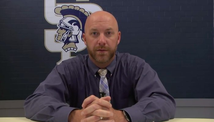 ScaryMommy's tweet photo. Principal Explains Updates To Dress Code: 'Girls Ruin Everything' https://t.co/e91lJGGYvw https://t.co/p2Hn2EHZCV