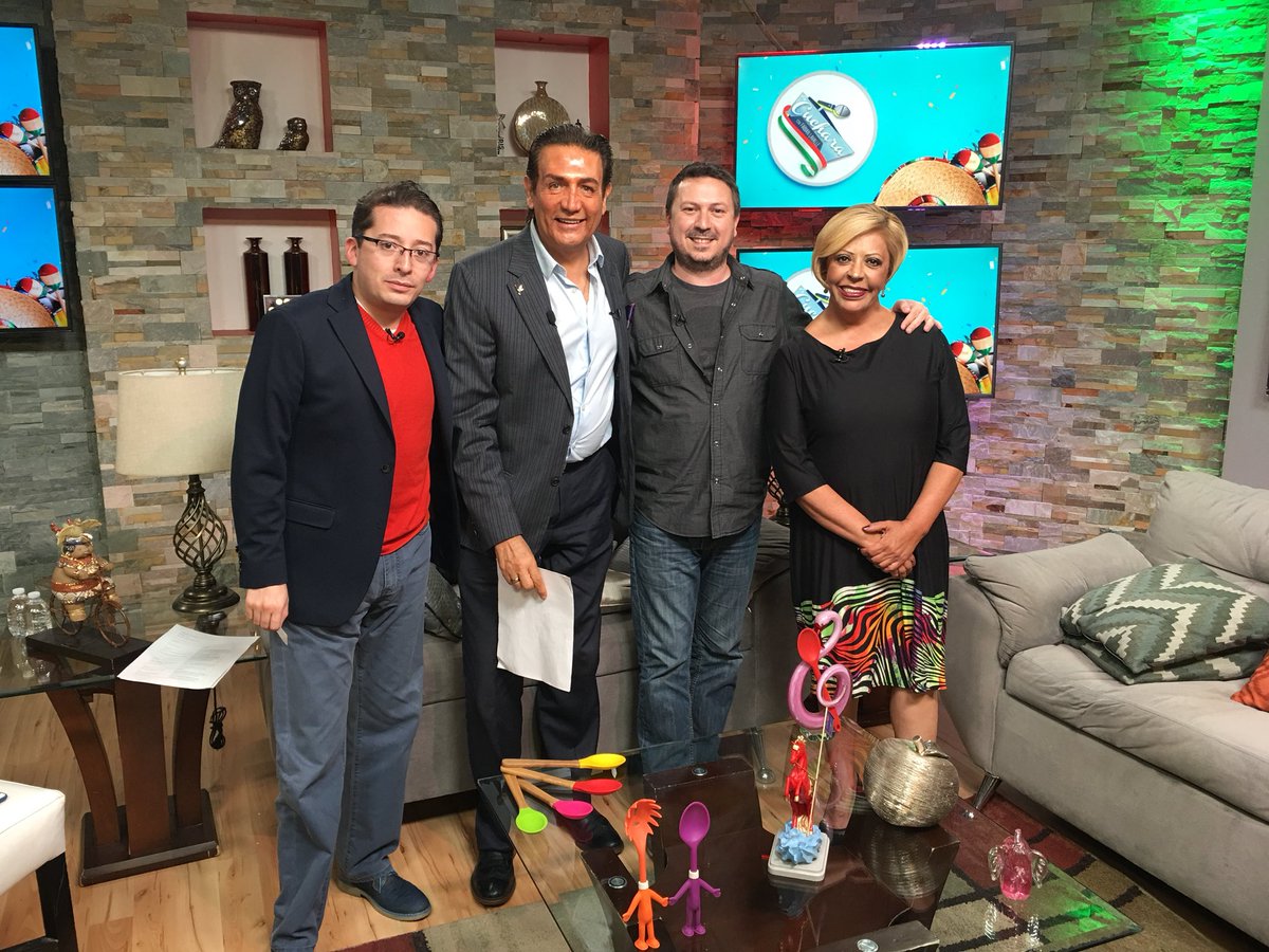 prensa_danna's tweet photo. En #TourDeMedios con #GabrielGuzman director de #RecuperandoAMiEx, aquí en Entrevista en @lacuchara_wtv
Gran Estreno 28 de Septiembre https://t.co/0xW1Y19GfR
