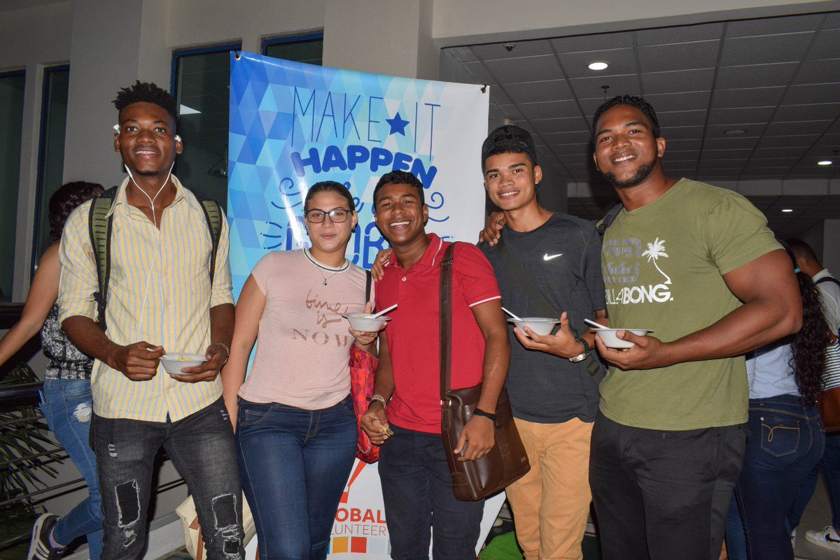 Unitecnareduco's tweet photo. 🇮🇹🇩🇪🇲🇽 | En el marco de la #SemanaInternacional 🇦🇷Tecnarista, los voluntarios de @aiesecencolombia provenientes de los países de Italia, Alemania y México, se dieron cita en #Tecnar, para compartir su exquisita gastronomía con nuestros estudiantes. https://t.co/n6pVHQQZgi