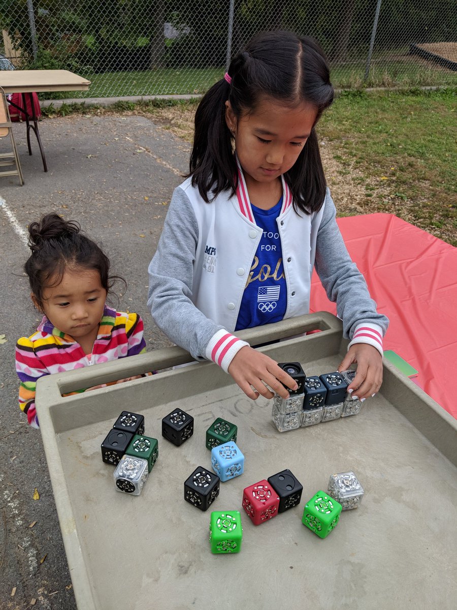 angela_icsd's tweet image. Robot building at @southhillhawks STEAM night! #steam #icsdedtech #ICSD2018