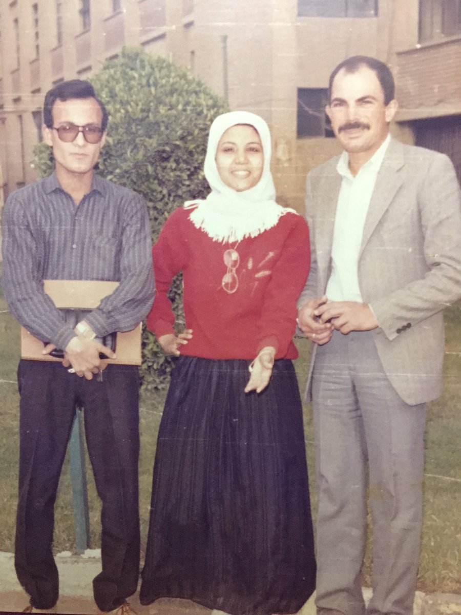 noorsamir3's tweet photo. بدور على صديق عمر بابا وماما، اللي على شمال الصورة، اسمه رأفت نصر الله خليل، خريج اداب علم نفس جامعة عين شمس دفعة ٨٨ او ٨٧، كان ساكن في شبرا الخيمة وكان شماس في كنيسة هناك، بابا وماما سافروا في اواخر التمانينات ورجعوا من سنتين وبندور عليه, رتويت بليز؟ https://t.co/RruWCCghCG
