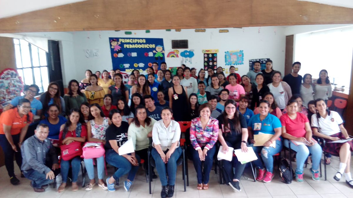 DavilaCoahuila's tweet photo. Durante la Reunión de Tutoría en Torreón, las ganadoras del Premio @CONAFE_mx hablaron de su experiencia  como LECs y de su beca de 30 y 60 meses por  haber  destacado  en su desempeño, motivando así a sus compañeros/as para lograr su sueño profesio nal. @ETorresRivera1 https://t.co/YbR6kC9jDF