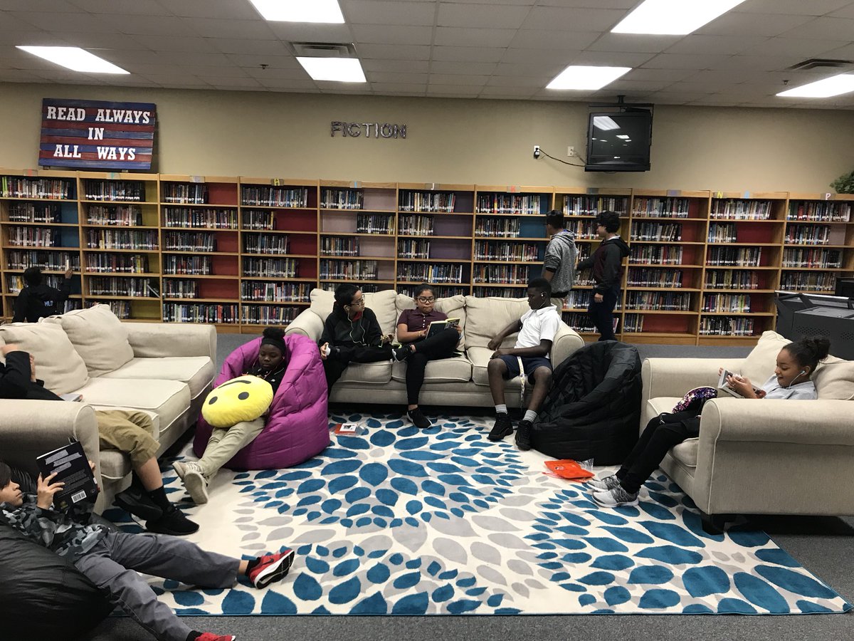 LibrarianJonesy's tweet photo. Iβve recently added couches and bean bags to make the library a more comfortable and welcoming space. I LOVE seeing Ss and Ts enjoy reading in here. #AgnewGRIT #Agnewlibrary @agnewedu #MISDLibraries https://t.co/lrI0c8VqlT