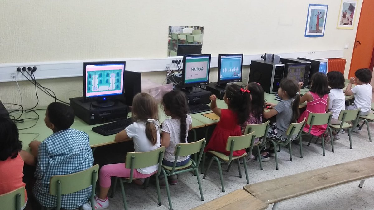 sanjosesegovia's tweet photo. Jugando y aprendiendo con los ordenadores en Educación Infantil. #educacontic @educacyl https://t.co/zNNVx4b2qm