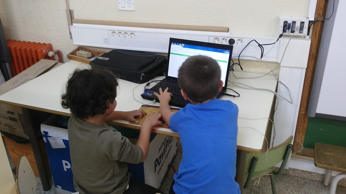 sanjosesegovia's tweet photo. Jugando y aprendiendo con los ordenadores en Educación Infantil. #educacontic @educacyl https://t.co/zNNVx4b2qm