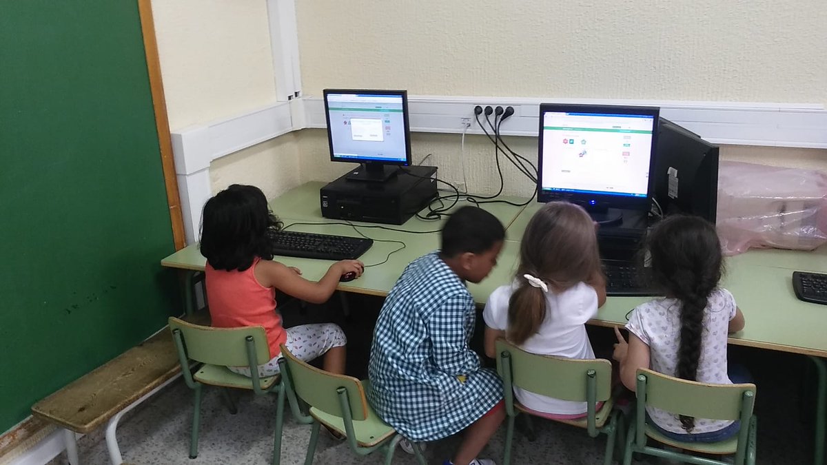 sanjosesegovia's tweet photo. Jugando y aprendiendo con los ordenadores en Educación Infantil. #educacontic @educacyl https://t.co/zNNVx4b2qm