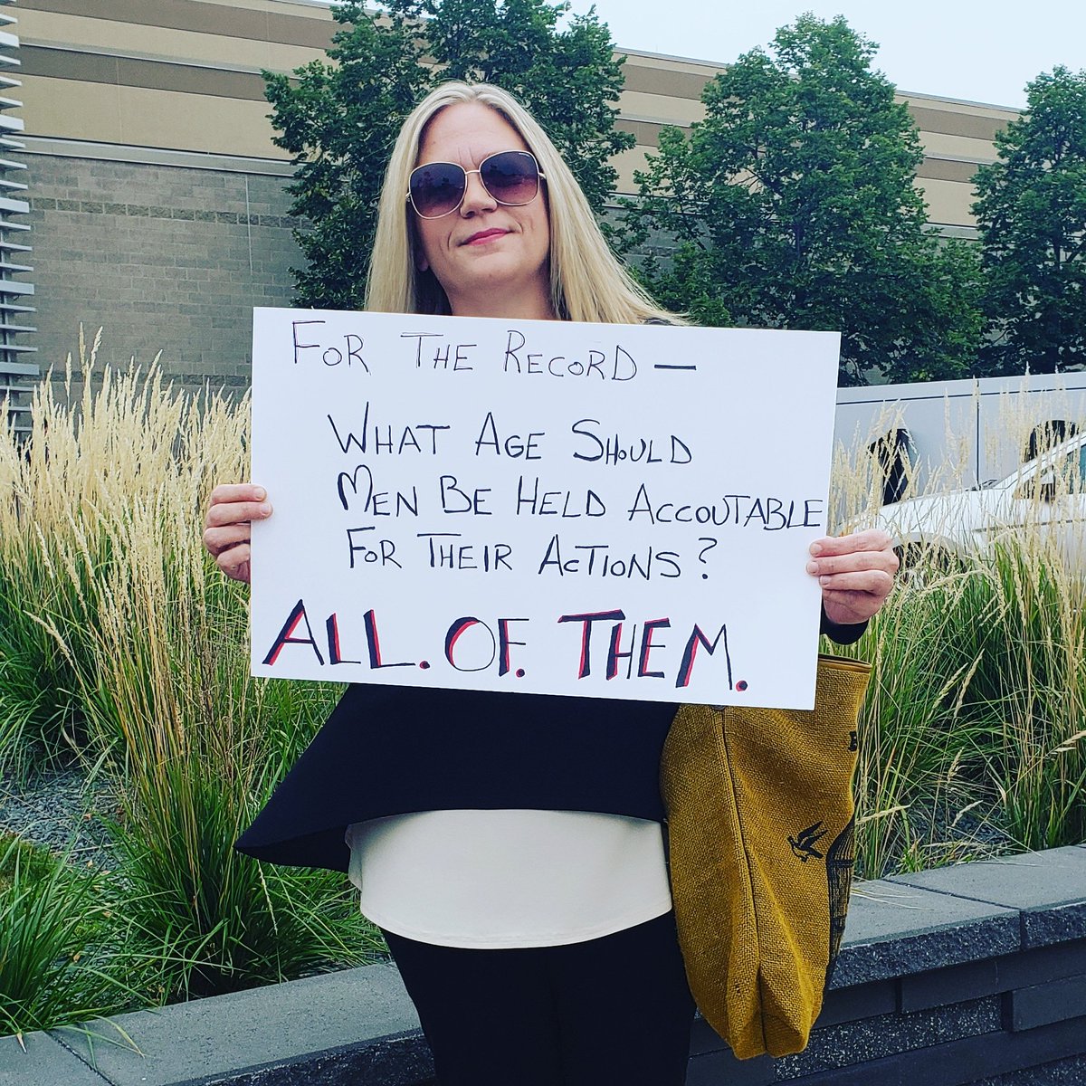 AnArechtzigel's tweet photo. Delivered letters to @amyklobuchar office today. #VoteNo #BelieveSurvivors #StopKavanaugh https://t.co/rfAOFZwFA3