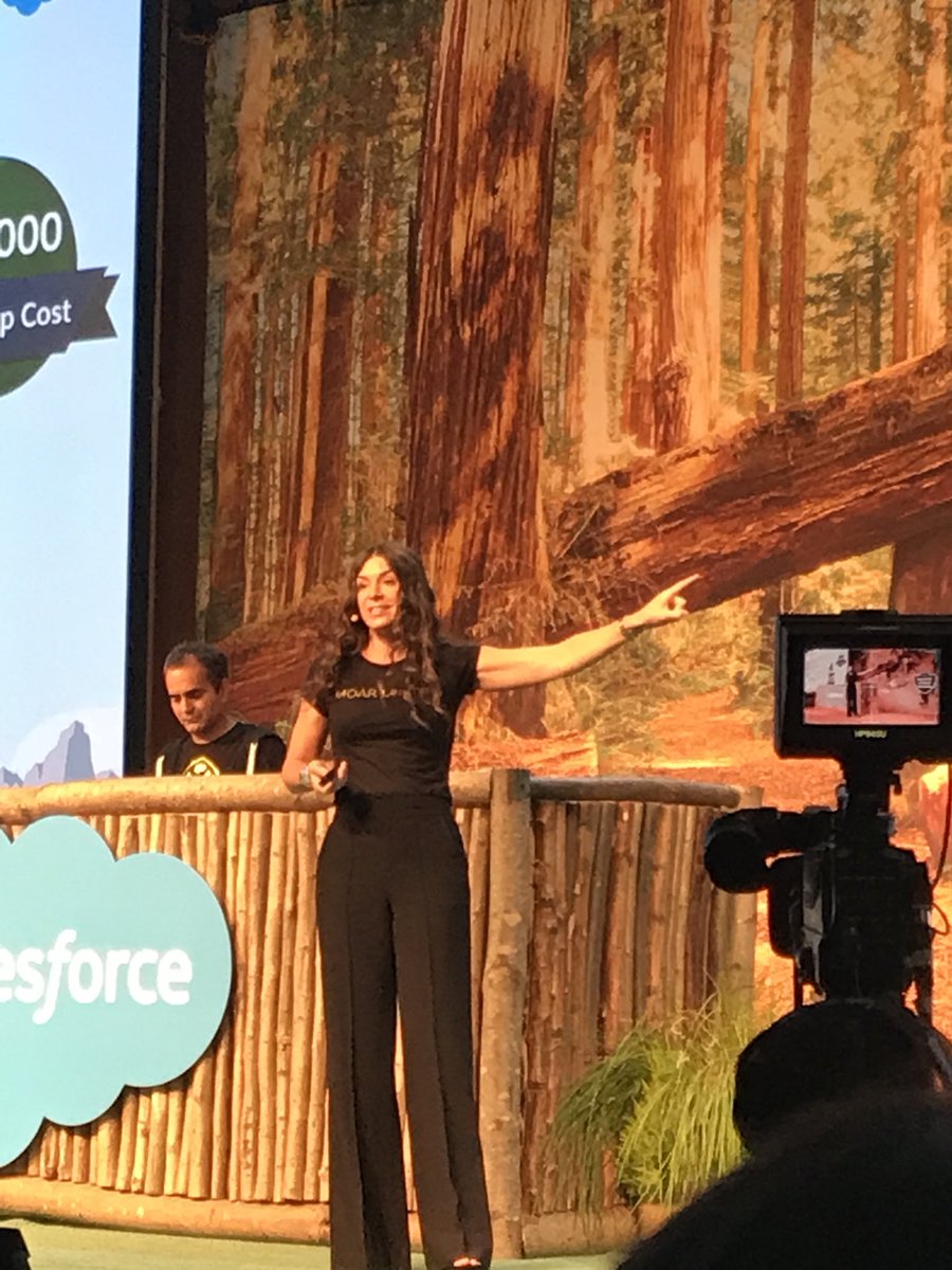crmsalesgem's tweet photo. When @swbjoyce said “Dial a Friend” with @MarkTossell’s slide up at the @trailhead keynote, it made me so proud to be part of the @SForceAnalytics community! #datatribe #EinsteinAnalytics #skillingup #sforceanalyticsedge https://t.co/VRgDdlzJr8