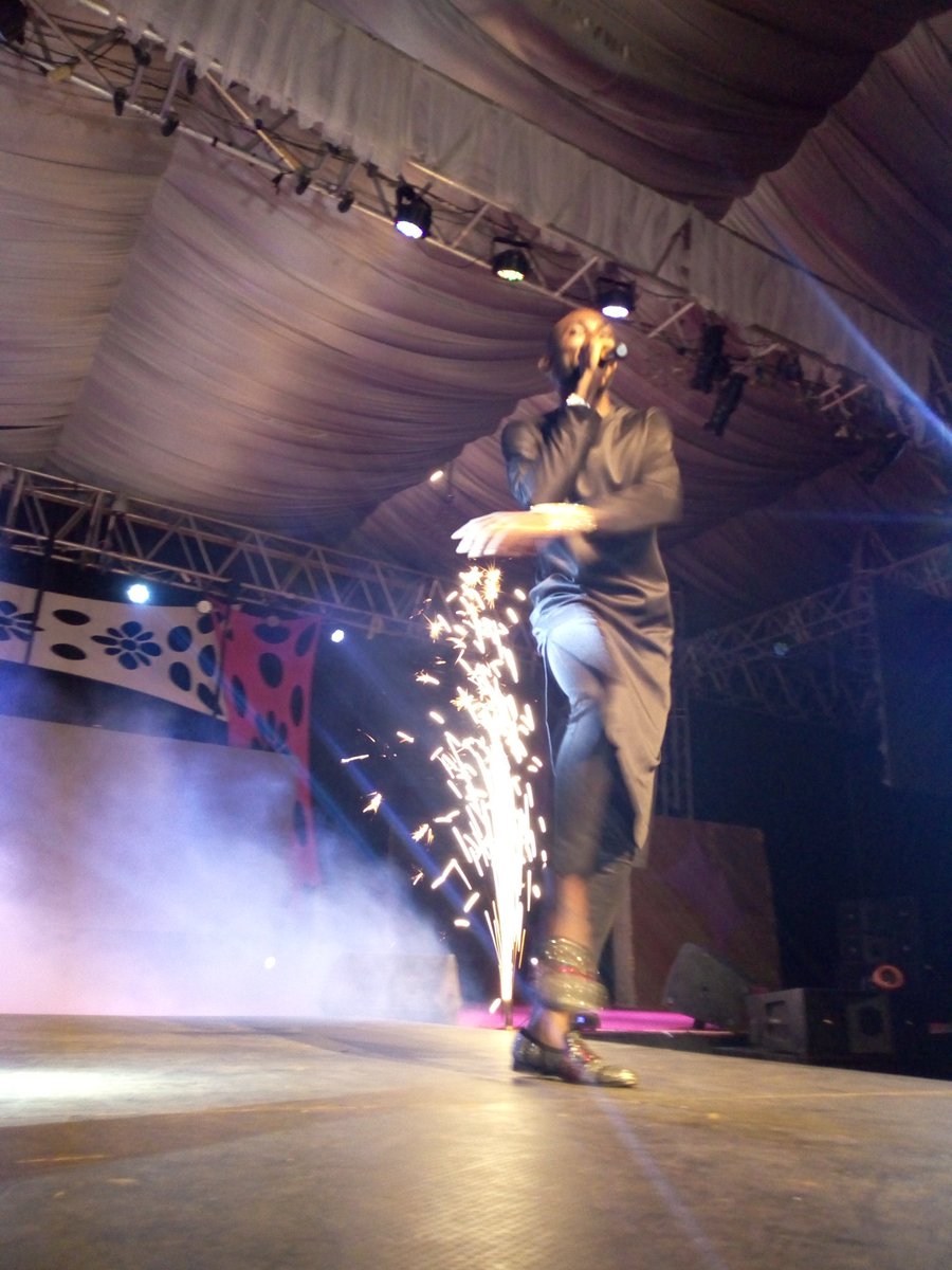FranknDKitchen's tweet photo. @FranknDKitchen lighting up the  stage @FranknDKitchen 
#frankddoninthekitchen 
#davidoinasaba https://t.co/xz8UmDxRiQ