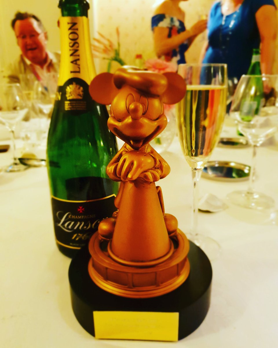 Best Revenue Growth Online 2018. Well done Team MB @MagicBreaks @TomDunkley7 @KarlDHarrison @anna_gilymour #MagicMakers #DisneylandParis