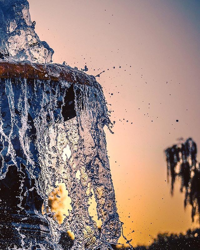earthrisephoto's tweet photo. An evening in Baden-Baden. #badenbaden #germany🇩🇪 #deutschland #waterfountain #freezetime #water #liquid #sunset #evening #lumix #gh5 #panasonicgh5 https://t.co/d6utwckDp1 https://t.co/udnjt7hQdD