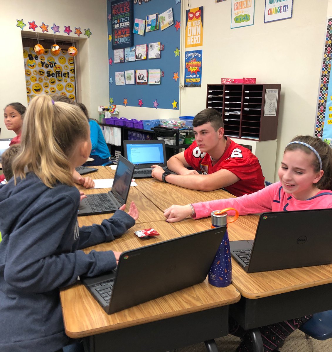 Ghorning6's tweet photo. Thank you to our special friends from @KentRHSFootball @DaveyPrincipal for a fun classroom visit today. Chris, Henry, and Luke were terrific Quizlet teammates!β€οΈπ€π #rolemodels #everykidneedsone #riderpride https://t.co/AlDdwRk7VN