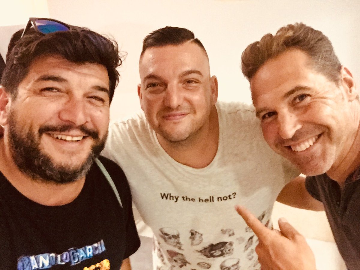 LaComparsaKikeR's tweet photo. Desde al campanario queremos dar la bienvenida a la comparsa a TONI el ‘PIOJO’, encantados y felices de tenerte entre nosotros, a disfrutarlo!!! 🔔🔔🔔 https://t.co/qV0xSBLBQa