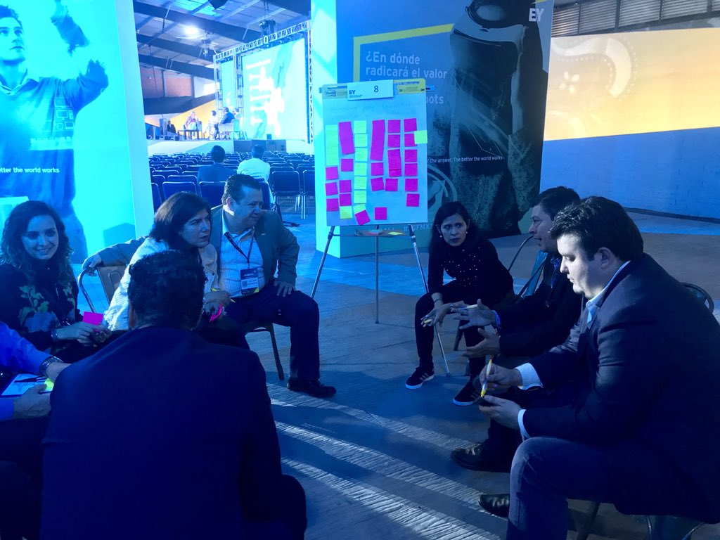 EYMexico's tweet photo. En la sesión interactiva “La aceleración de la innovación por medio del ecosistema emprendedor” se realizan distintos grupos de discusión sobre cómo incentivar la colaboración para innovar dentro de las empresas. #SFGMX18 #BeDigitALL https://t.co/kuFVvKdY1Z